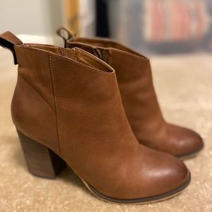 EUC - BP lance block heel bootie